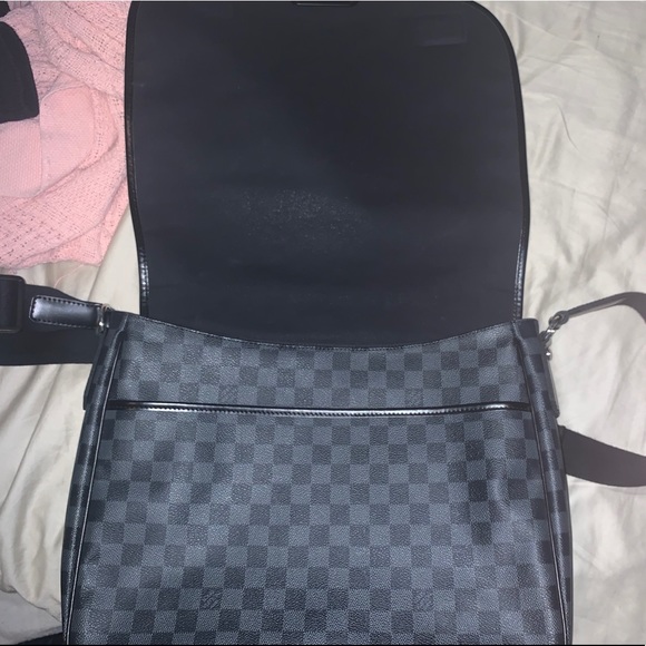 Louis Vuitton Daniel Messenger Bag Damier Graphite - Picture 2 of 4